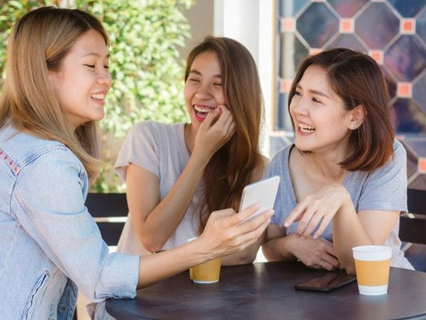 Có điện thoại thông minh thì phải tận dụng để học tiếng Anh chứ bạn!