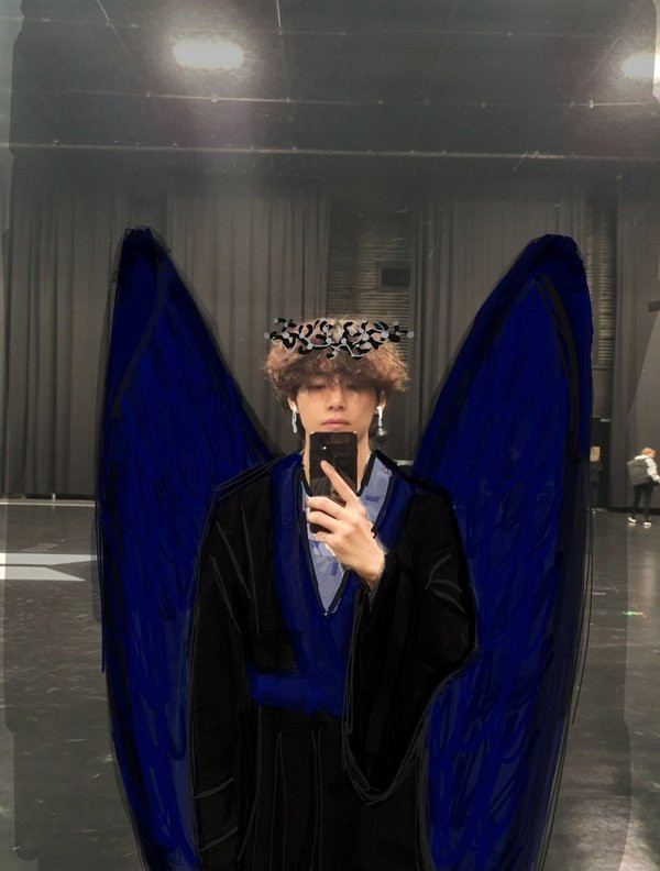 Xin giới thiệu “chúa tể bóng đêm” Kim Tae Hyung.