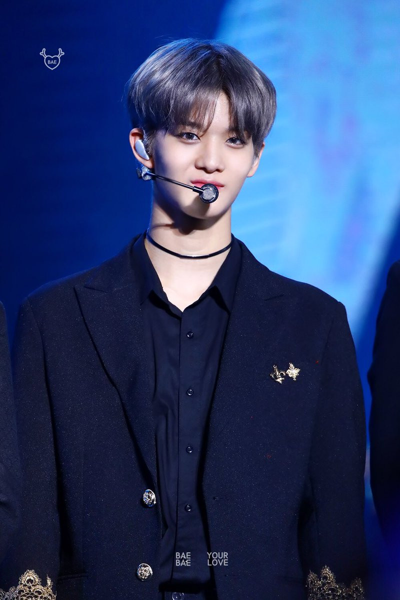 Những idol K-Pop có khuôn mặt nhỏ đến mức chẳng ai dám đứng gần ảnh 8