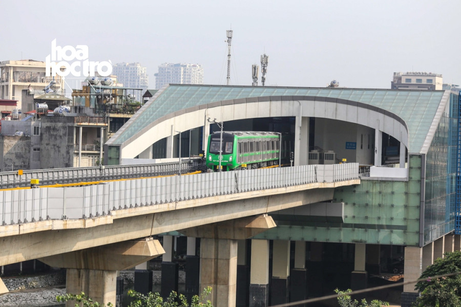 Hình ảnh tàu Cát Linh - Hà Đông trong ngày chạy thử hôm 9/8. Hình ảnh tàu Cát Linh - Hà Đông trong ngày chạy thử hôm 9/8.