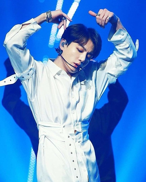 Em út nhóm BTS nổi tiếng với nhiều khía cạnh: visual đáng yêu, tính cách ấm áp, tài năng... Hiện tại, netizen lại chú ý đến đặc điểm cơ thể của anh chàng. Chủ đề có tên 