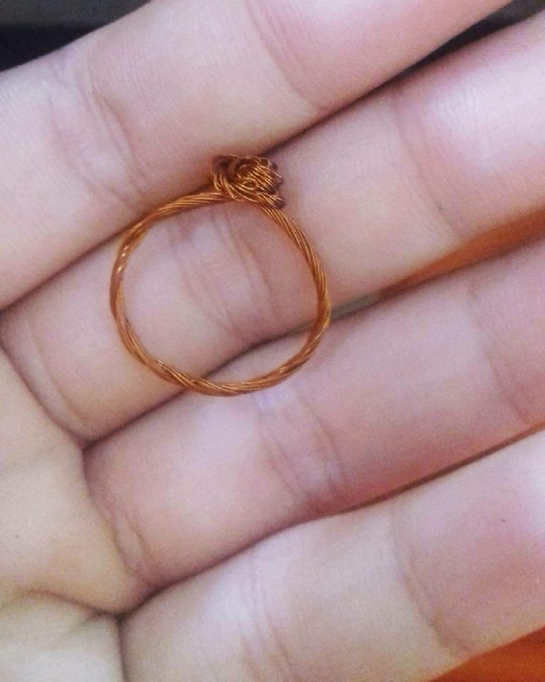 Tạo hình thành đóa hồng cũng là chuyện quá đơn giản.