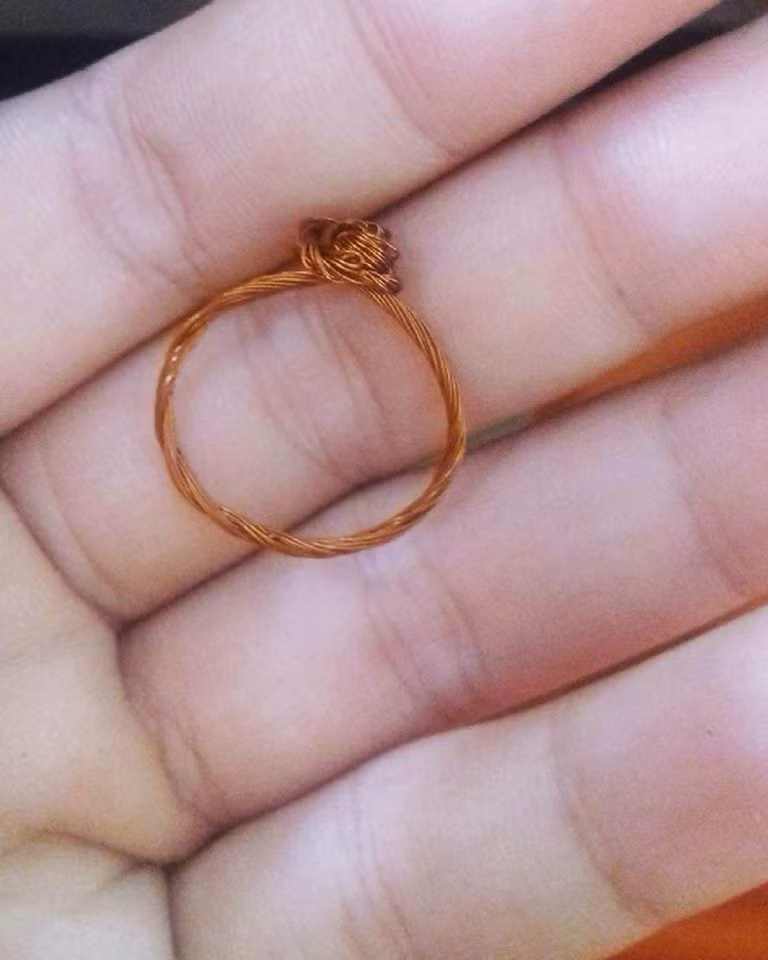Tạo hình thành đóa hồng cũng là chuyện quá đơn giản.