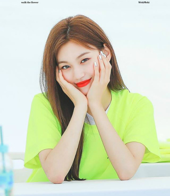 Dù ít được lên sóng trong Produce 101 nhưng Do Yeon vẫn lọt top 11 nhờ visual quá ấn tượng. Cô nàng đang hoạt động cùng Weki Meki nhưng chưa có thành tích đáng nhớ. Tuy nhiên, sự nghiệp người mẫu của Do Yeon ngày càng thành công, nữ idol thường xuyên xuất hiện trên nhiều tạp chí thời trang lớn.