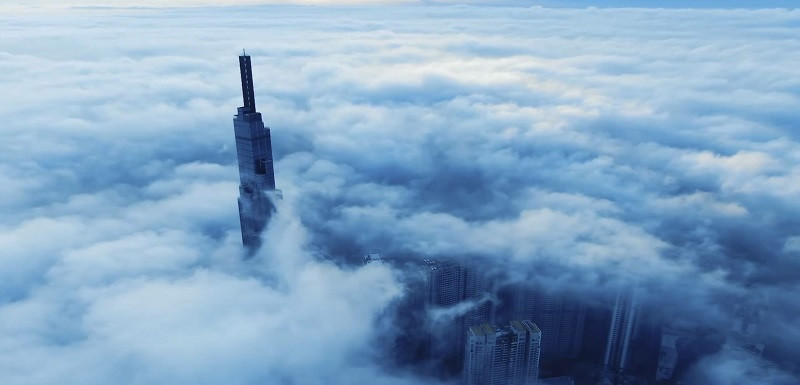 Nhìn từ xa, công trình này nổi bật hơn hẳn những tòa cao ốc khác. (Ảnh: Đào Hồng Giang)