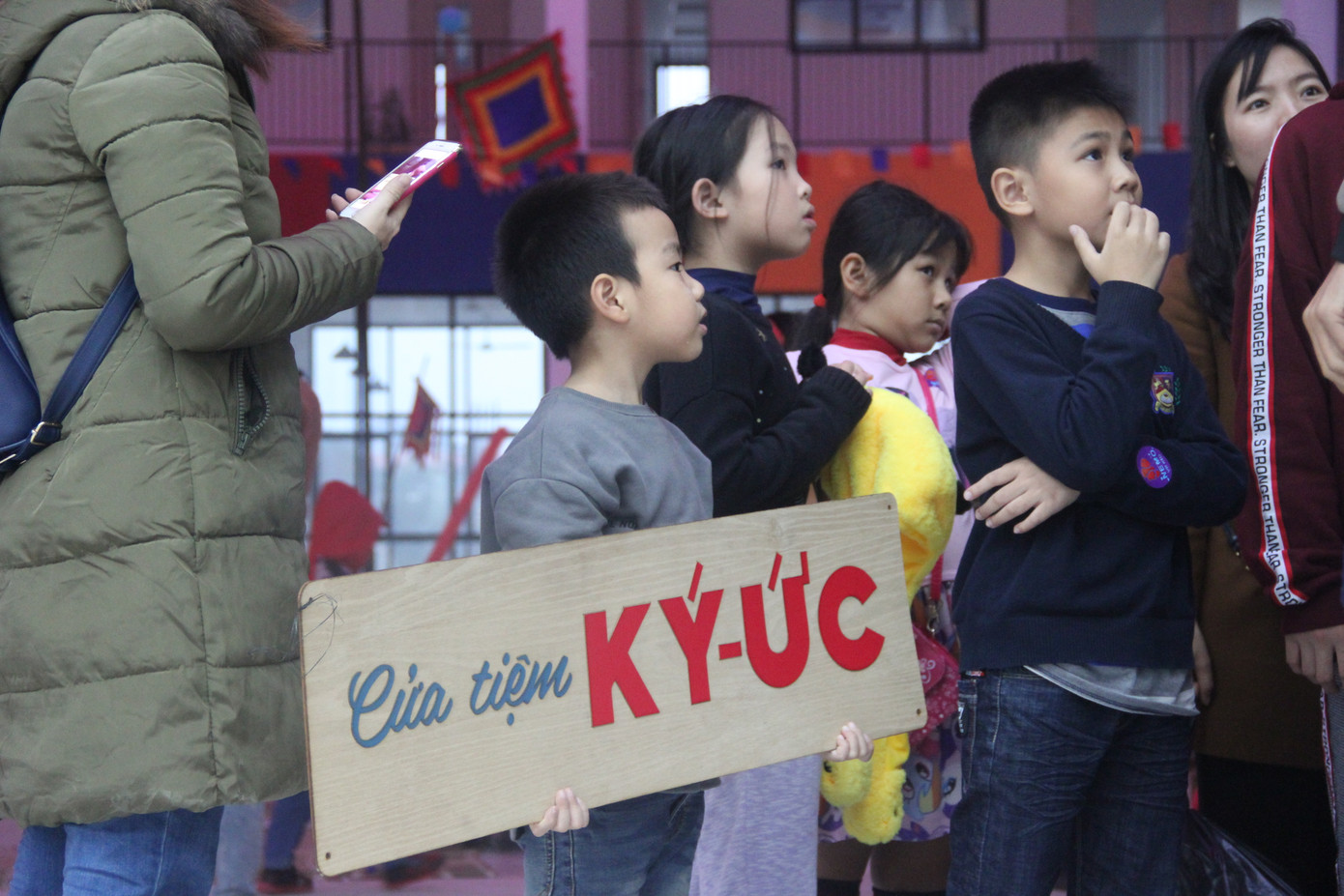 Gian hàng Ký ức của các bạn nhỏ, nghe tên thôi đã thấy thú vị và muốn ghé mua rồi bạn nhỉ!