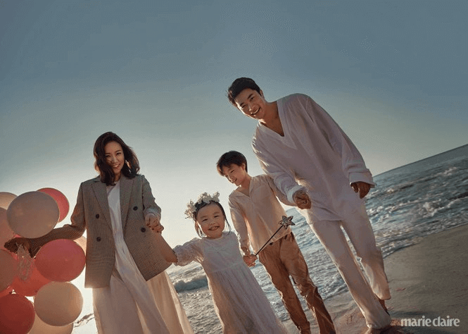 Tạm gác lại sự nghiệp nhưng Kwon Sang Woo vẫn hạnh phúc bên gia đình đẹp như mơ.