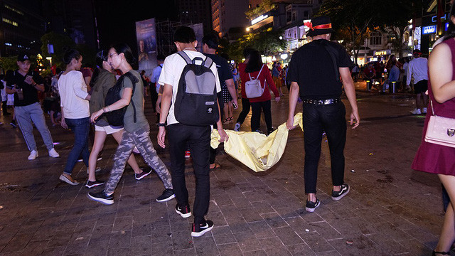 Hành động đẹp lan tỏa đến một số bạn trẻ khác.