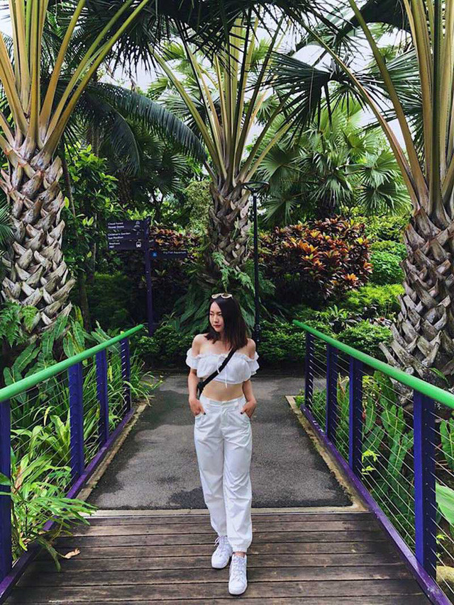 Bảo Ngọc sở hữu chiều cao 1m68, số đo 3 vòng 87 – 65 – 90. Nhưng ít ai biết rằng để có thân hình như hiện tại cô đã phải nỗ lực, kiên trì giảm cân, bởi có thời điểm Bảo Ngọc có cân nặng tới gần 70kg.