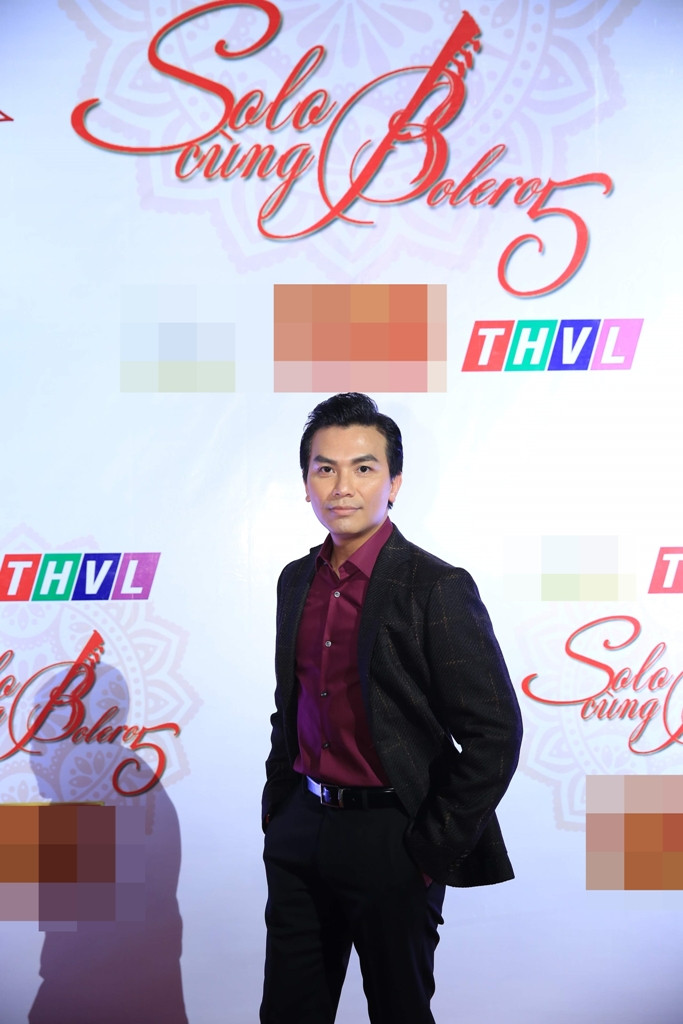 Nam giám khảo Mạnh Quỳnh cũng có mặt trong buổi ra mắt. Anh vừa từ Mỹ trở về cách đây 1 ngày, sau hôm nay, anh sẽ lại trở về Mỹ vài ngày, rồi lại tiếp tục quay trở lại Việt Nam.