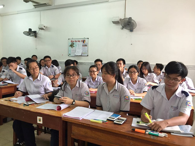 Học sinh lớp 12 Trường THPT Bùi Thị Xuân (Q.1, TP.HCM) trong giờ học toán. Ảnh: B.THANH.