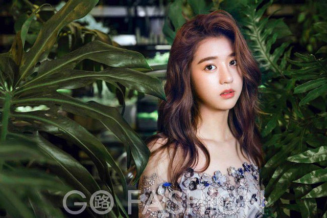 Eleanor Lee, năm nay 19 tuổi, sinh ra tại Đài Loan (TQ) nhưng lại mang quốc tịch Singapore.