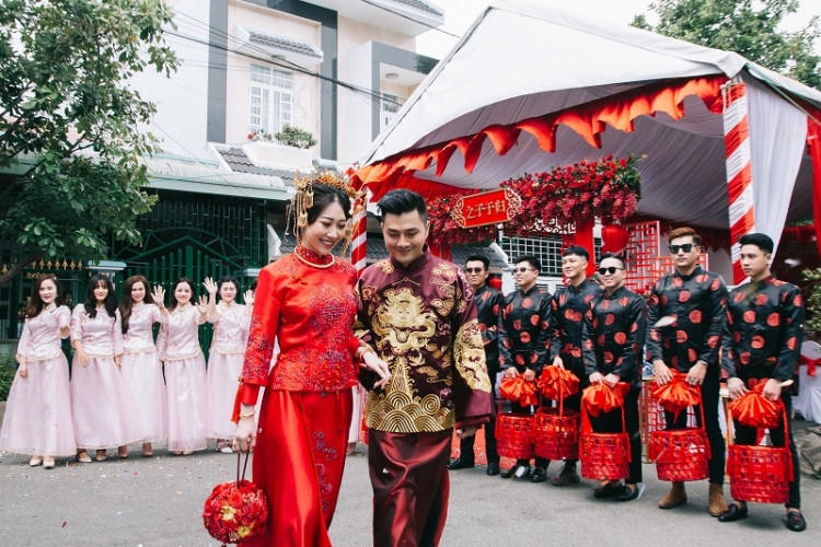 Dù khá vất vả cho ngày vui này, nhưng cả hai cảm nhận điều đó thật sự ý nghĩa khi họ cùng góp nhặt công sức và tình yêu cho điều hạnh phúc chung của mình.