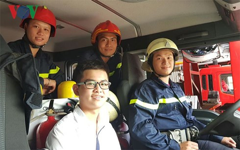 Việc tạo điều kiện thường xuyên để tiếp cận với Cảnh sát PCCC tạo và khát vọng công hiến cho cậu học sinh.