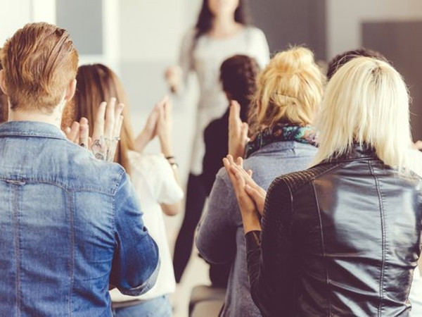 Rất nhiều teen trên mạng xã hội cũng thích thú với cách chấm điểm của cô Ainee.