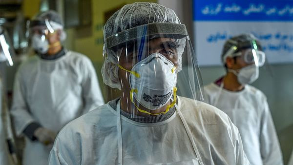 Thuốc điều trị của Thái Lan kết hợp từ thuốc kháng virus cúm và thuốc chữa HIV. Ảnh: AFP.