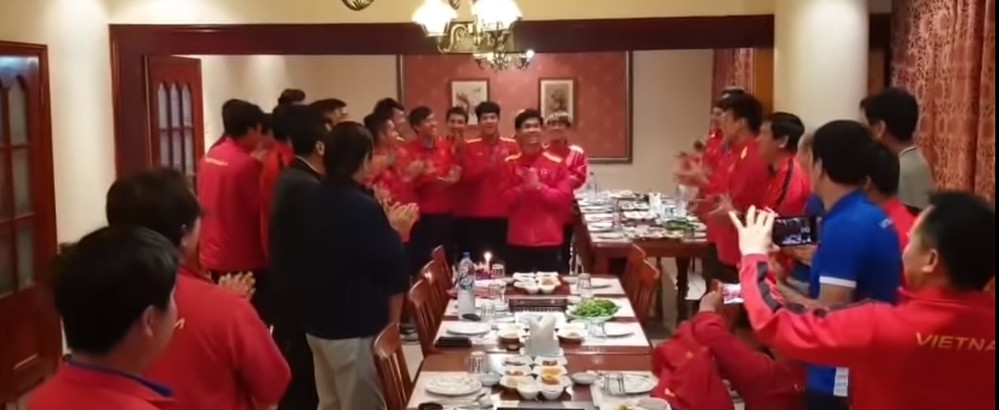 Hát mừng sinh nhật nào...