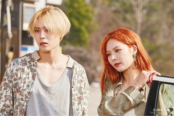 Tin tức hẹn hò của hai idol bị phanh phui và gây ảnh hưởng lớn tới Cube. Tin tức hẹn hò của hai idol bị phanh phui và gây ảnh hưởng lớn tới Cube.