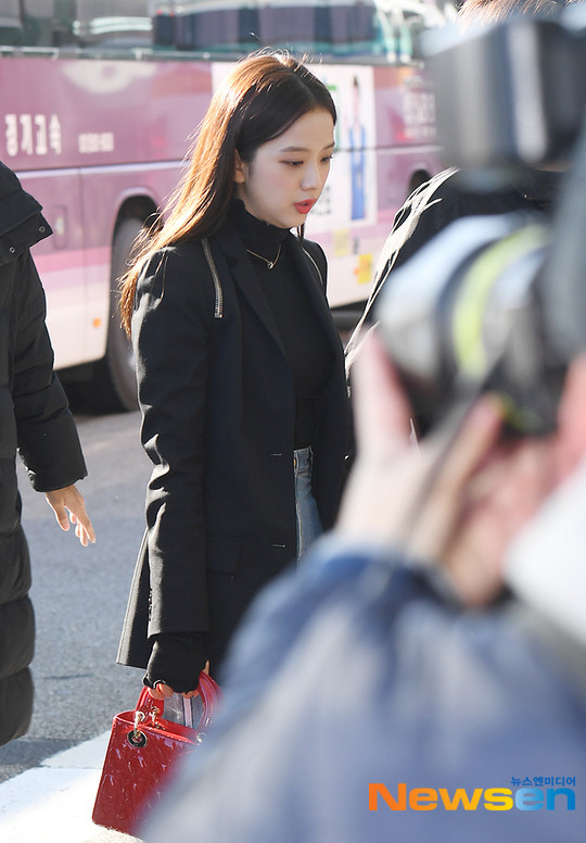 Vẻ đẹp thanh tú, tao nhã của Ji Soo được ví như diễn viên điện ảnh.