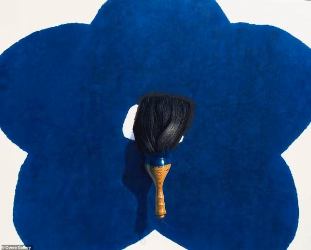 Bức tranh của họa sĩ người Hàn Quốc Lee Jung Wong có tên “Brush” (Cây cọ).