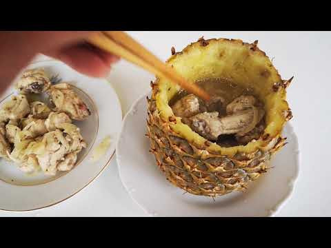 Món gà tránh bão - gà nấu trong trái dứa gây sốt cộng đồng mạng trong thời gian qua