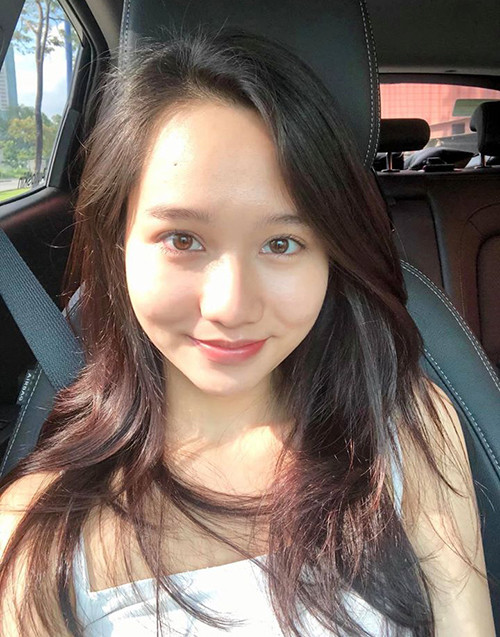 Nữ diễn viên có những ưu điểm như làn da mịn màng, đường nét tròn đầy và đôi mắt nâu thơ ngây.