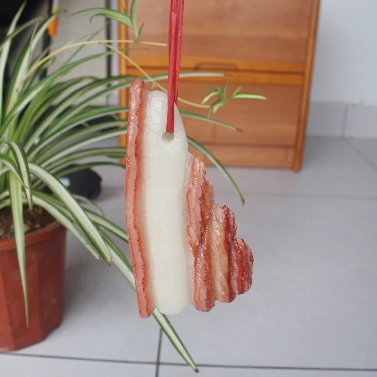 Một phiên bản đá ba chỉ khác với lượng mỡ "khiêm tốn" hơn. Một phiên bản đá ba chỉ khác với lượng mỡ "khiêm tốn" hơn.