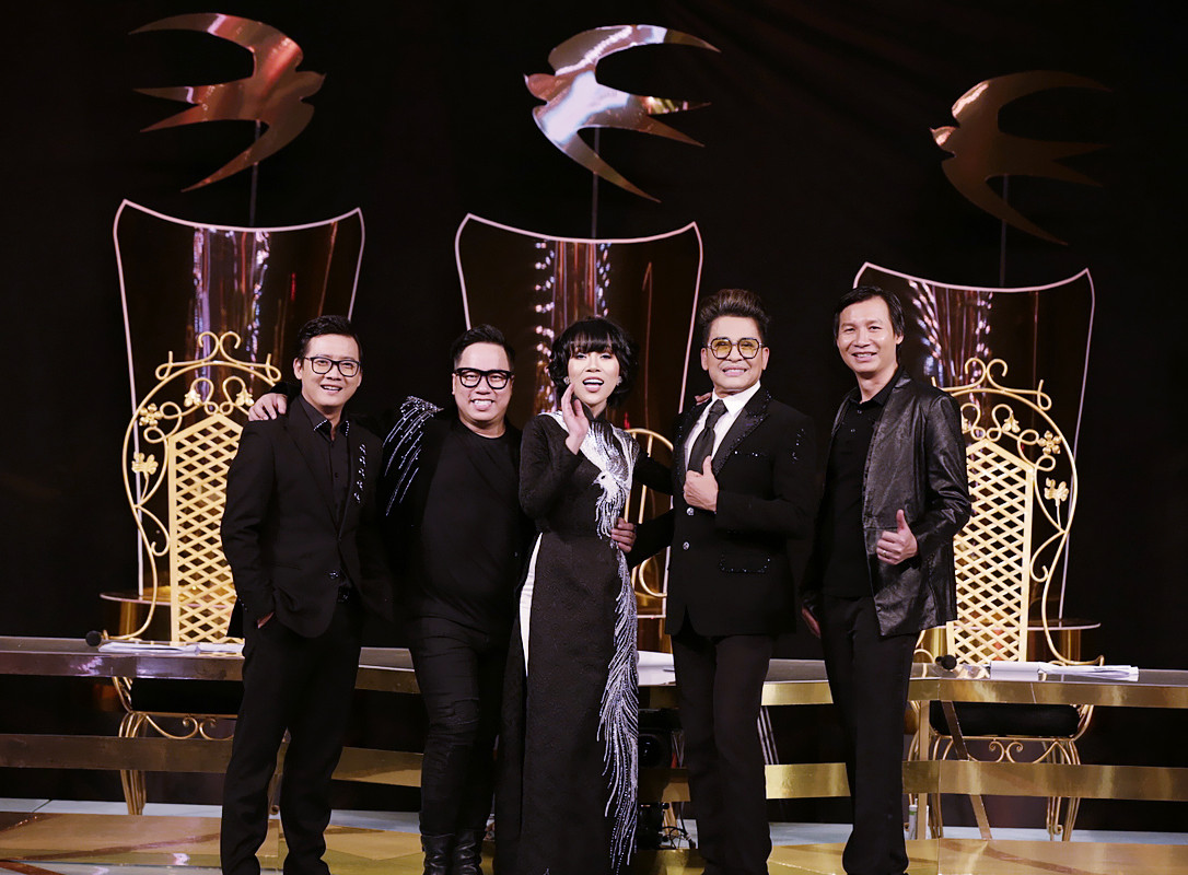 Dàn ban giám khảo chương trình "Én vàng" phiên bản nghệ sĩ 2018.