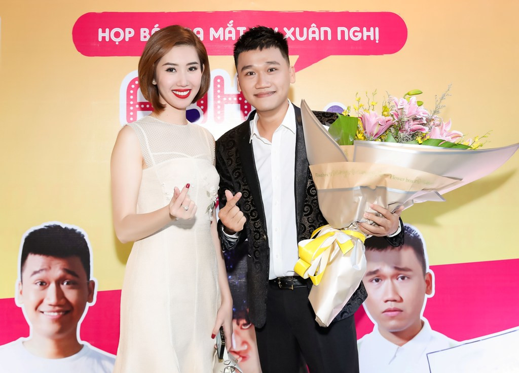 Đông đảo nghệ sĩ đến chúc mừng Xuân Nghị ra mắt MV.