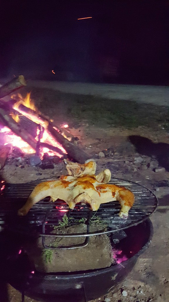 Gà nướng than bên bếp lửa hồng