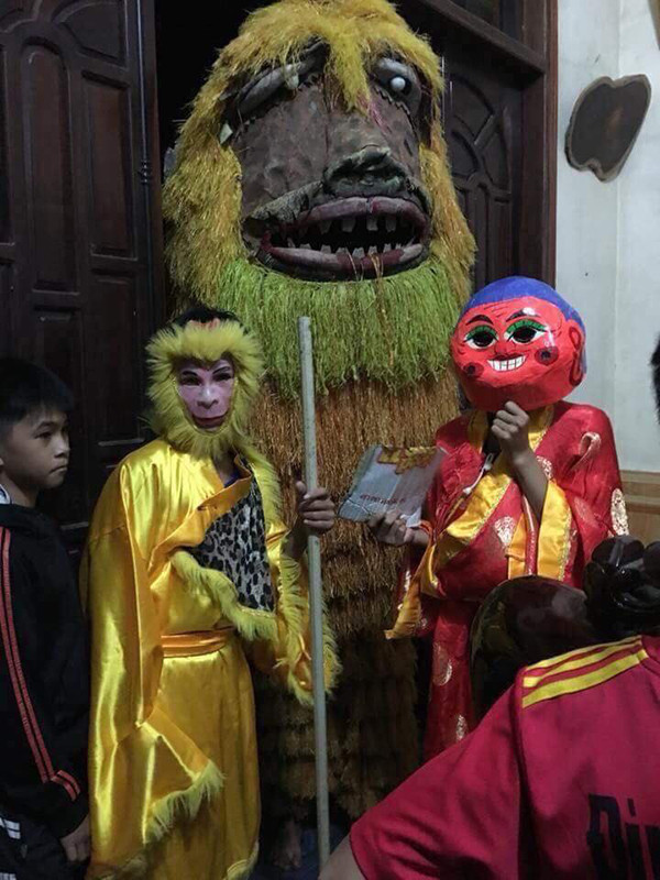 Đoàn múa Lân gây ám ảnh hậu Trung Thu. (Ảnh: K.S.C)