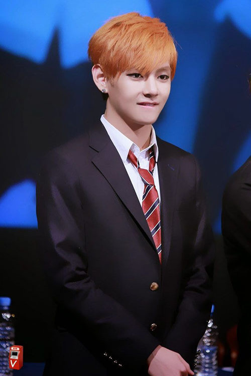 Được biết từ trước khi debut, chàng học sinh Kim Tae Hyung đã rất nổi tiếng trên mạng nhờ quá đẹp trai, khiến bao nhiêu cô gái liêu xiêu.