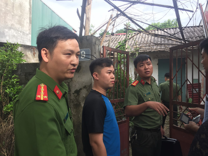 Cơ quan điều tra Bộ Công an khám nhà ông Nguyễn Khắc Tuấn, nơi trước đây ông Đỗ Mạnh Tuấn từng ở. ẢNH: QUÝ HIÊN