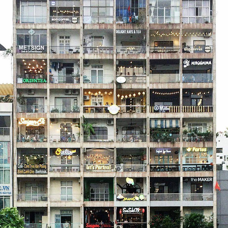 Chung cư Nguyễn Huệ độc đáo giữa phố đi bộ hiện đại. (Ảnh: IG @wonderminimal)