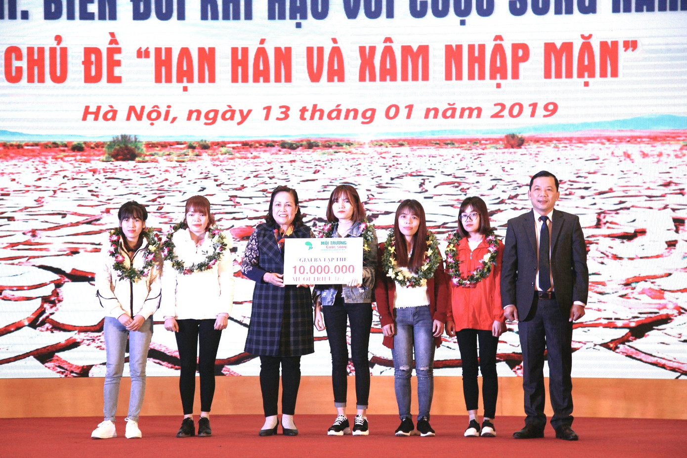 Lễ trao giải Cuộc thi “Biến đổi khí hậu với cuộc sống” năm 2018 được tổ chức sáng 13/1 tại trụ sở Bộ Tài nguyên và Môi trường, Hà Nội.
