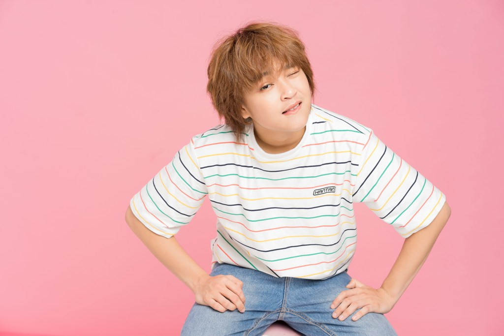 Cách phối hợp trang phục, tạo dáng chuyên nghiệp cũng khiến khán giả thích thú.