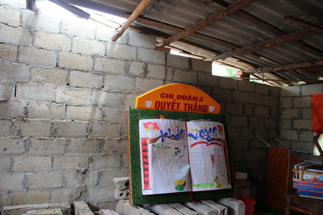 Cuốn sách ôn luyện môn Văn cũng thể hiện tinh thần quyết tâm và khát vọng của các chiến sĩ.