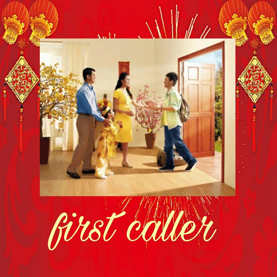 First caller /ˈfɜːst ˈkɔː.lər/: người xông đất