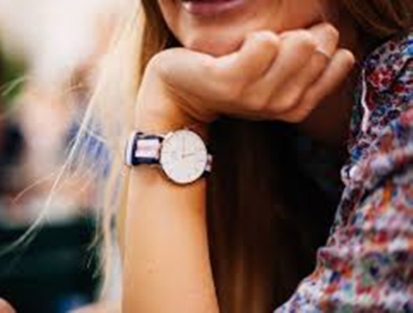 Đồng hồ điện tử rõ ràng thuận tiện hơn, nhưng nhiều người vẫn chỉ thích những chiếc đồng hồ kim.