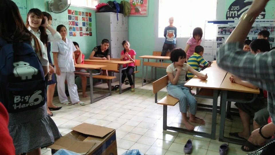 Giao lưu cùng các em nhỏ