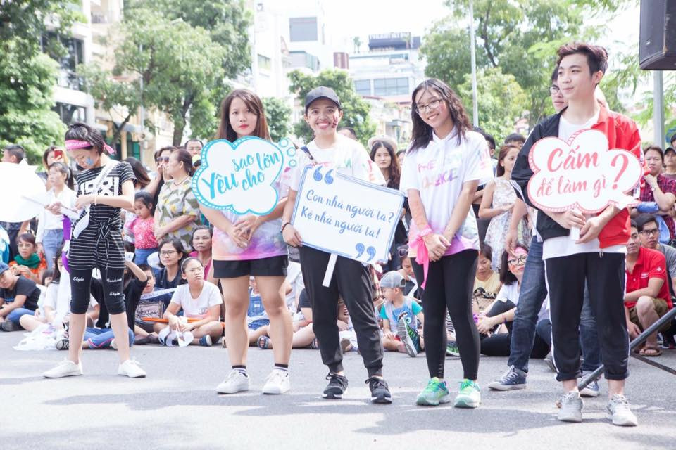 Dương Thu Phương (sinh viên K3 Giới và Phát triển) với hoạt động truyền thông tại cộng đồng. Dương Thu Phương (sinh viên K3 Giới và Phát triển) với hoạt động truyền thông tại cộng đồng.