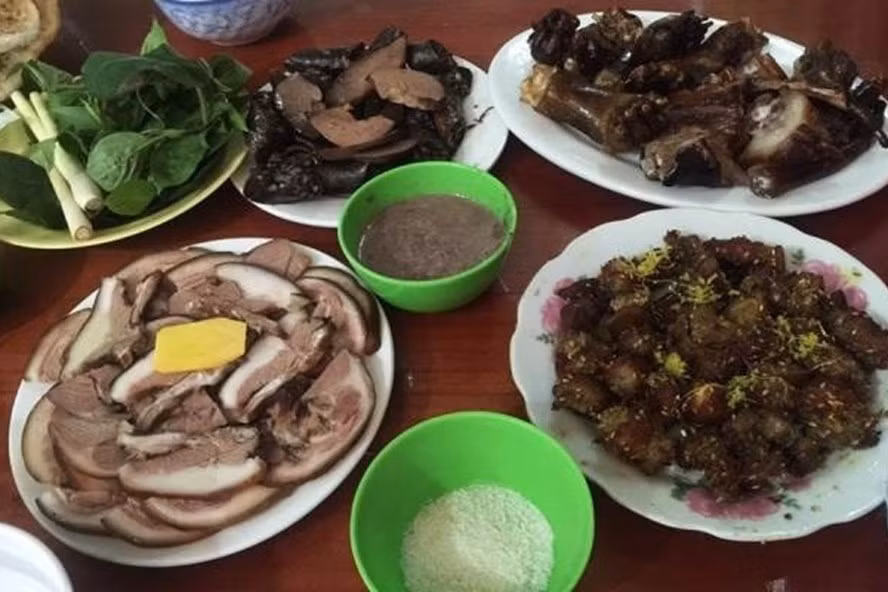 Hà Nội phấn đấu tới năm 2021 không còn kinh doanh thịt chó, mèo trong các quận nội thành.