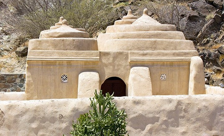 Nhà thờ Hồi giáo Al-Bidyah là cổ xưa nhất tại UAE. Đây cũng là một trong các di tích lịch sử quan trọng nhất của quốc gia này.