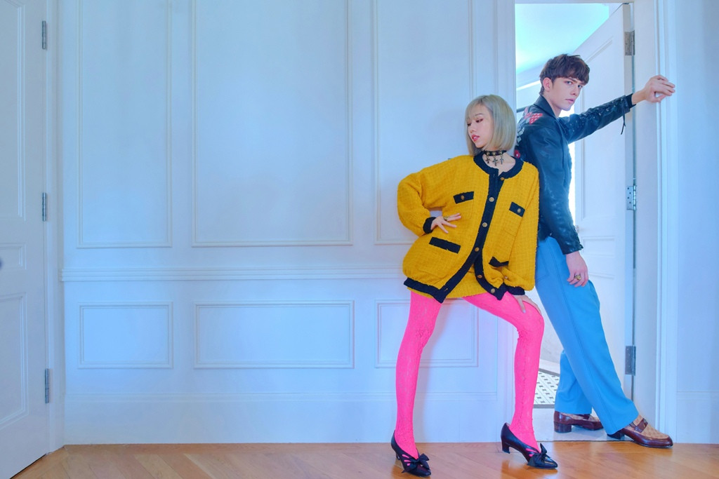 Trong đó, đặc biệt phải kể đến bản hit Em mới là người yêu anh. Được đầu tư kỹ lưỡng cả về phần nghe lẫn phần nhìn, Em mới là người yêu anh không chỉ gây sốt với giai điệu bắt tai mà còn bởi Victor Chitanu – anh chàng mẫu Tây cực điển trai.