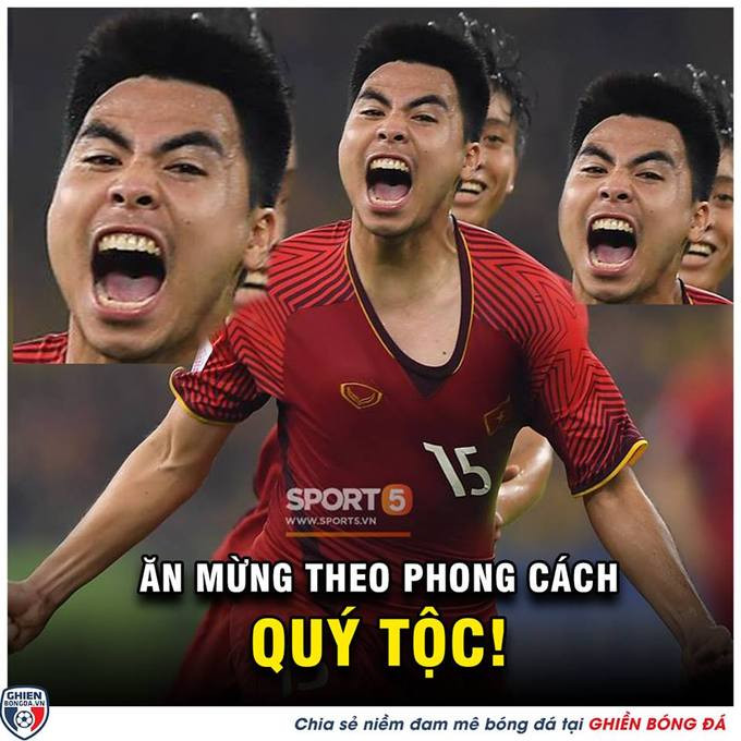 Màn ăn mừng cũng phải đúng phong cách quý tộc.