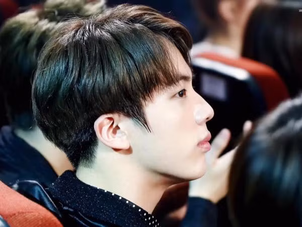 Chỉ cần xuất hiện lung linh trên sân khấu, có thật làm visual là "sướng"? ảnh 5