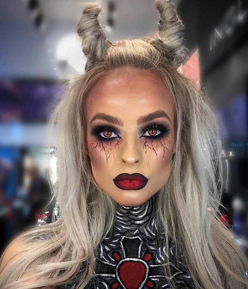 Kiểu tóc "tiên hắc ám" cực kì thịnh hành. (Ảnh: inglot_bih)