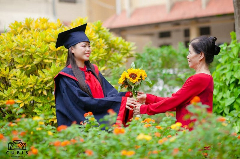 Hoa nào đẹp bằng mẹ đâu.