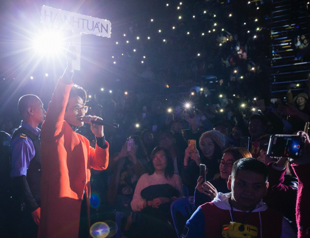 Hà Anh Tuấn một lần nữa trình bày lại ca khúc Phố mùa đông để chia tay các khán giả của mình.