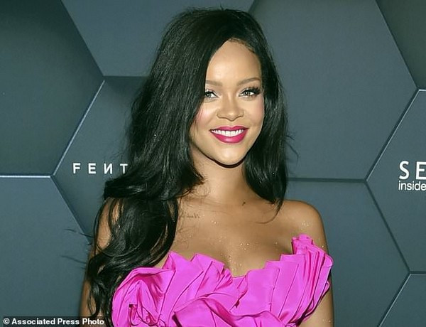 Ca sĩ Rihanna bị trộm đột nhập nhà riêng khi cô đang có chuyến lưu diễn